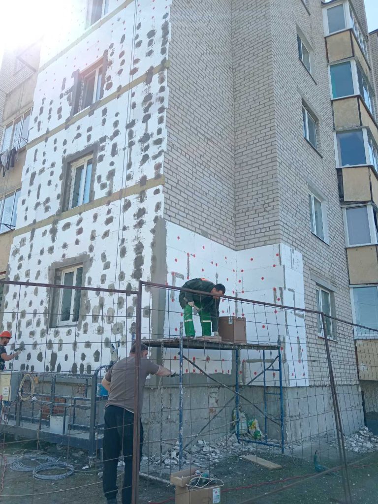 В Житковичском районе продолжается капитальный ремонт жилищного фонда, запланированный на 2025 год.